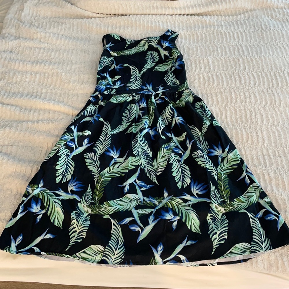 Beautiful mid-length dress in size Small